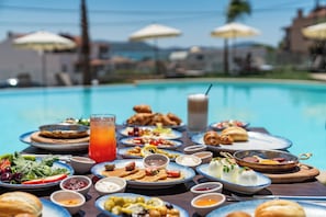 每日供應自助早餐 (每人 TRY350)