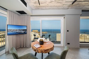 Interior - Salini Suites Luxury Apartment with Corner Balcony and Bath 102 (Iż-Żebbuġ)