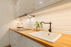 Refrigerador, placa de cocina, lavavajillas, tetera/pava eléctrica