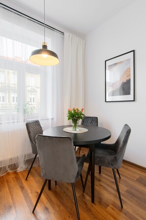 Family Apartment | In-room dining