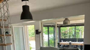 A spacious living area with a sofa, a coffee table, and a dining table. - Magnifique Villa Avec vue sur le Luberon (Robion)