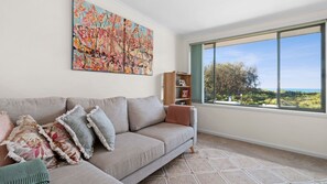 Smart TV - Ted's at Broulee - walk to the beach (Broulee)