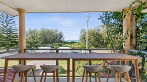 Outdoor dining - Ted's at Broulee - walk to the beach (Broulee)