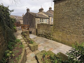 Cottage | Property grounds - Erin Cottage (Keighley)