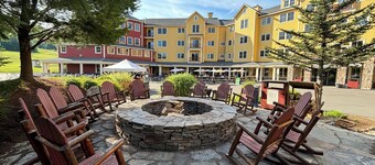 Okemo's Jackson Gore-1 Bedroom Condo /Direct Ski Access. Walk to Pool & hot tubs