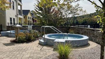 Piscine couverte, piscine extérieure