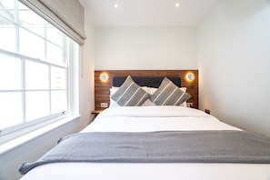 3 bedrooms, iron/ironing board, free WiFi, bed sheets - 3 Bedroom Flat With Patio in Central London (London)