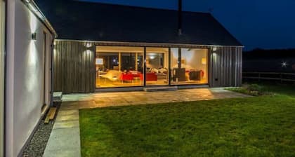Architect Designed Barn, Beautiful Location