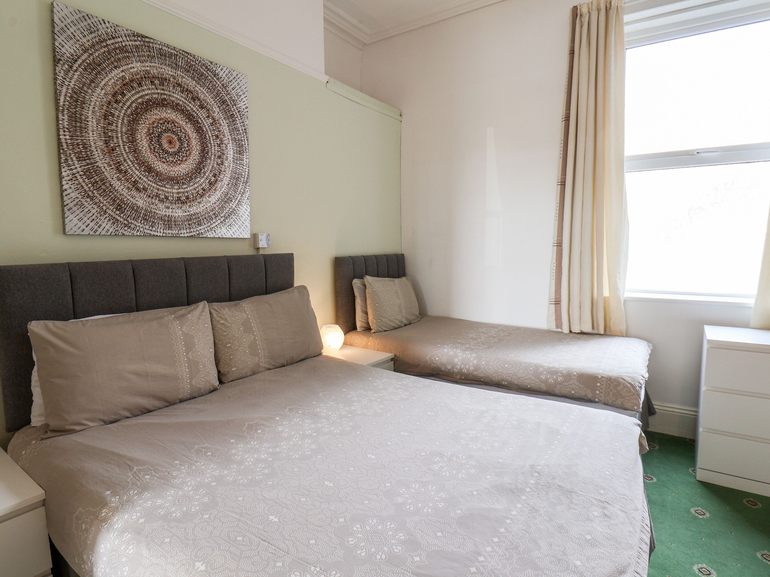 1 Schlafzimmer, individuell dekoriert, individuell eingerichtet