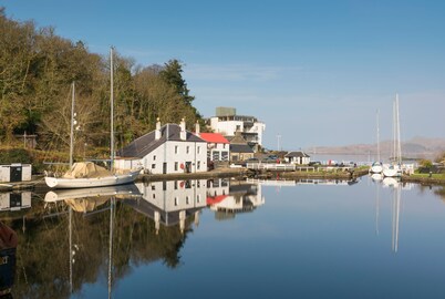 NEW SUMMER 2023 - Cairnbaan, an inviting cottage, canal views, pet friendly