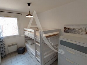 2 chambres, fer et planche Ă repasser