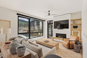 Smart TV, fireplace - 3 Bedroom Electric Pass Lodge (Snowmass Village)