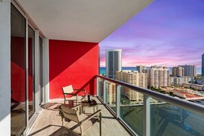 Property grounds - Apartment w/ Balcony+ Gym + Near Beach (Hallandale Beach)