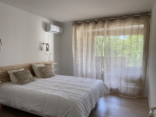 T4 bord canal du midi, piscine