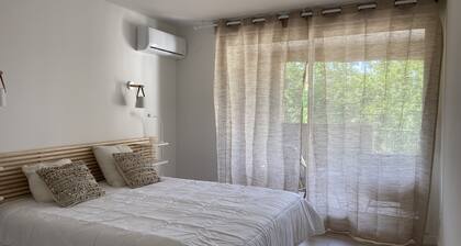 T4 bord canal du midi, piscine