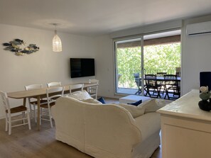 Flat-screen TV - T4 Bord Canal du Midi, Piscine (Homps)