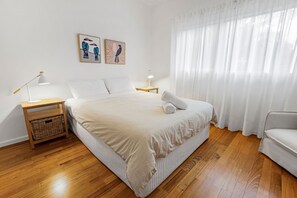 3 bedrooms, iron/ironing board, bed sheets