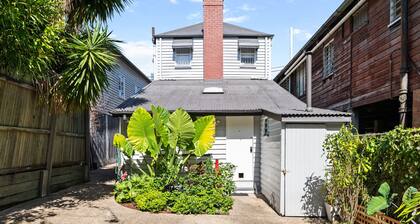 Ultimate Location! Whole House, no Shared Spaces. Pets and Kids Warmly Welcome!