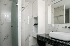 Studio | Salle de bain | Sèche-cheveux, serviettes fournies