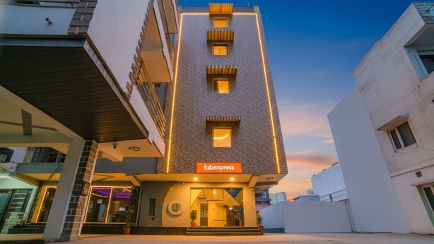 A modern building with a 'fabexpress' sign, a glass entrance, and a flat roof. - Fabexpress Mirage (New Delhi)