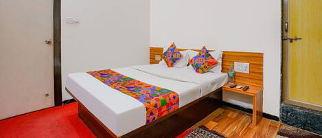 Egyptian cotton sheets, premium bedding, in-room safe, free WiFi