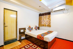 Egyptian cotton sheets, premium bedding, in-room safe, free WiFi - Fabexpress Sai Chatra (Nashik)
