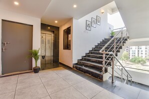 Lobby - FabHotels Ny Townhouse (Ahmedabad)