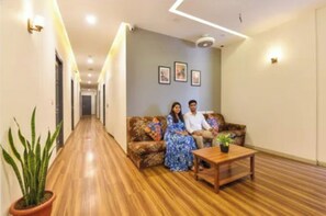 Lobby - FabHotels Ny Townhouse (Ahmedabad)