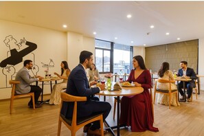 Restaurant - FabHotels Ny Townhouse (Ahmedabad)