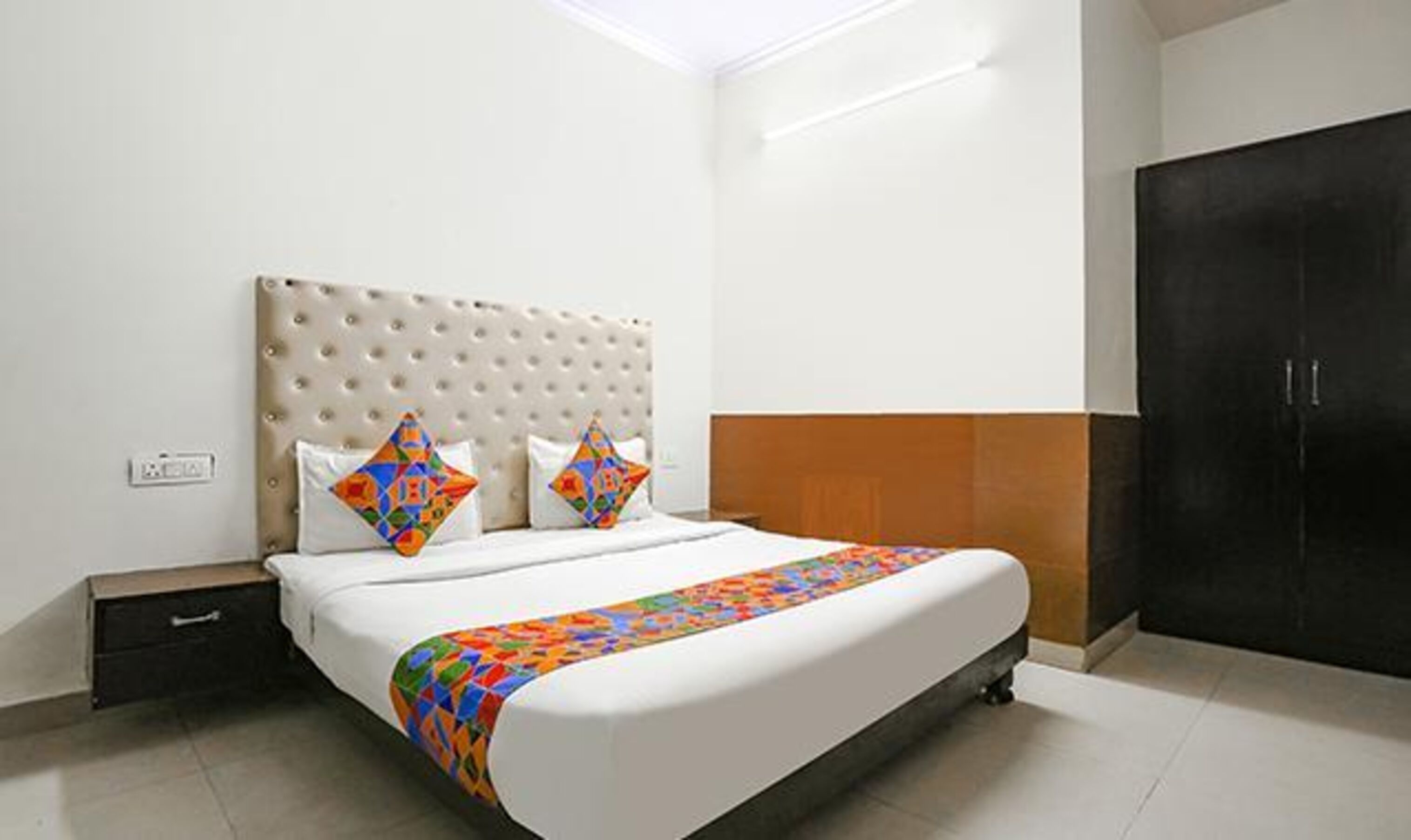 Egyptian cotton sheets, premium bedding, in-room safe, free WiFi