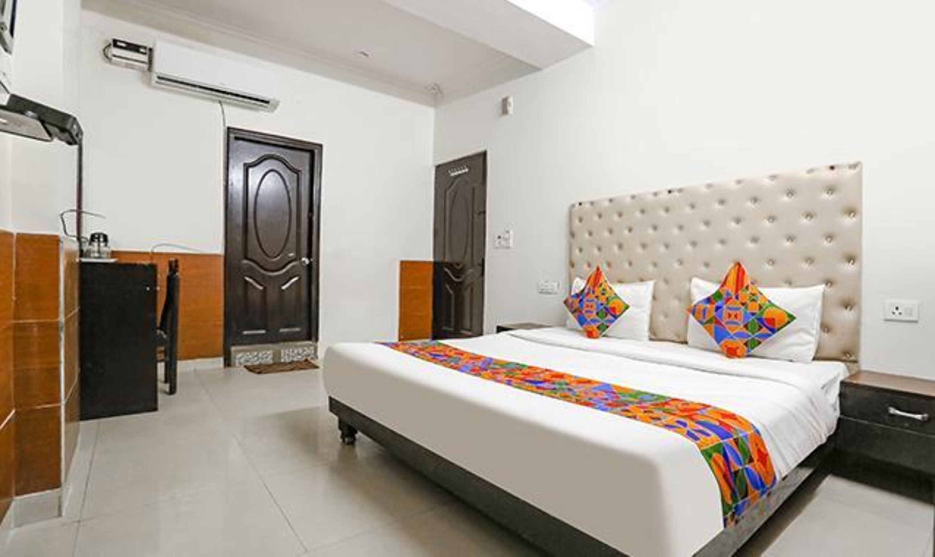 Egyptian cotton sheets, premium bedding, in-room safe, free WiFi