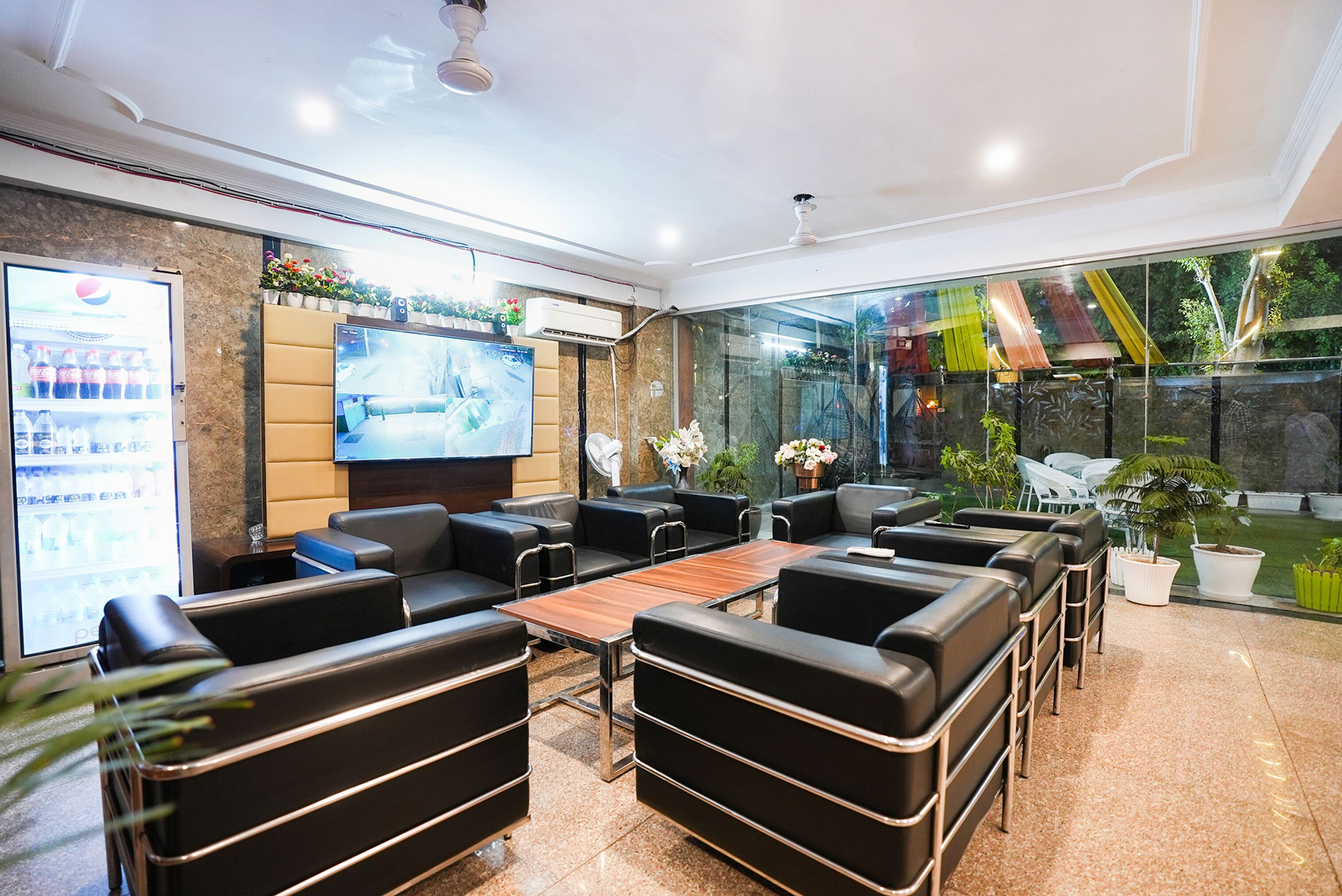 En 28-tommers LCD-TV med kabel-kanaler samt TV