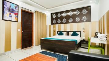 Deluxe Room | Egyptian cotton sheets, premium bedding, in-room safe, desk
