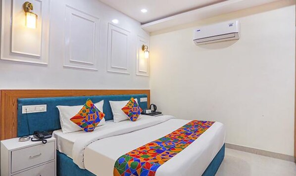 Egyptian cotton sheets, premium bedding, in-room safe, free WiFi - Fabhotel Cosmos (Prayagraj)