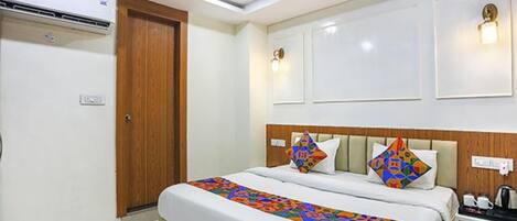 Deluxe Room | Egyptian cotton sheets, premium bedding, in-room safe, free WiFi