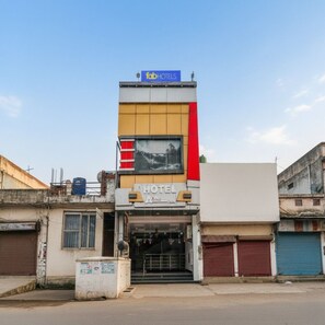 Pintu masuk properti