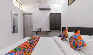 1 bedroom, Egyptian cotton sheets, premium bedding, in-room safe