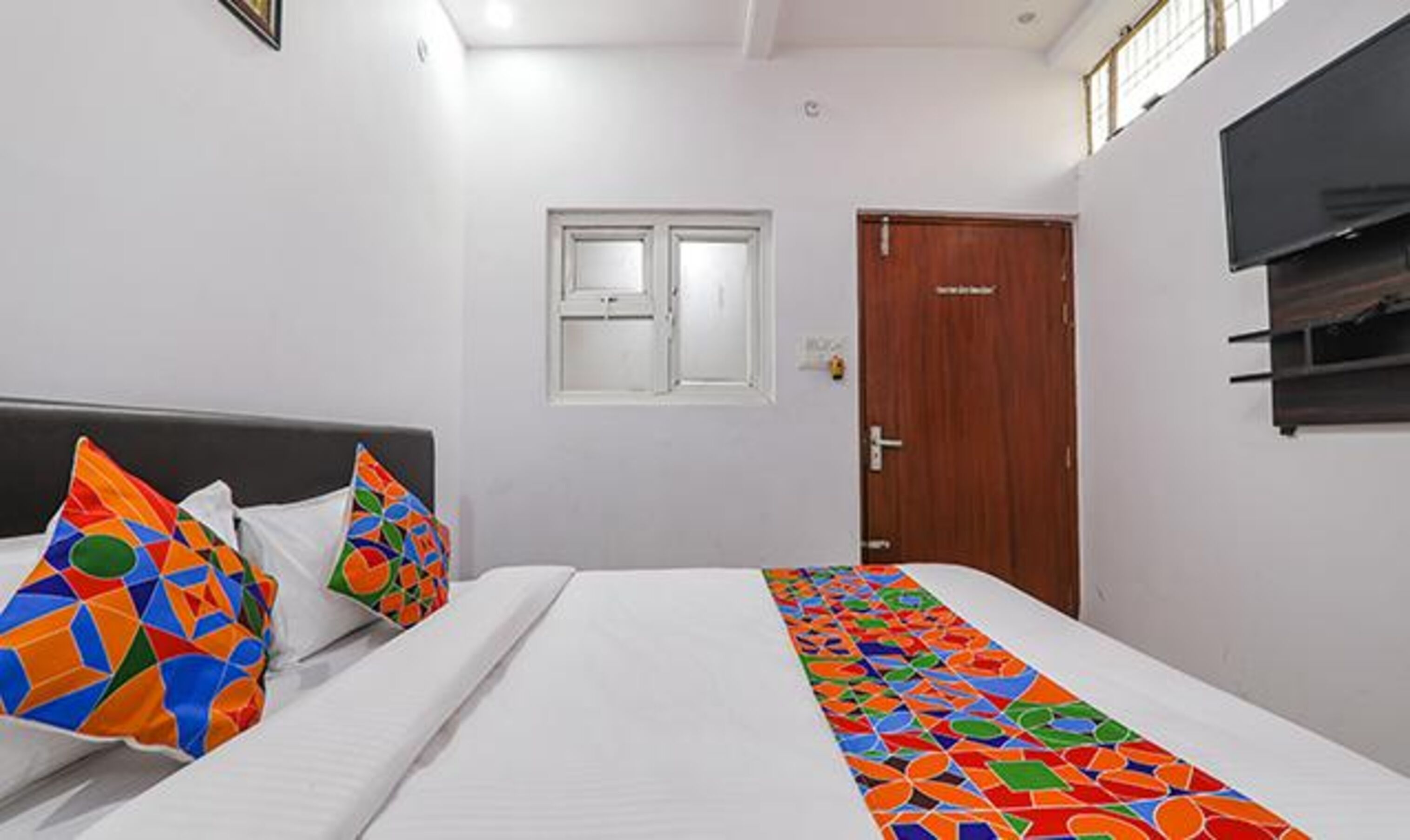 egyptian cotton sheets, premium bedding, in-room safe, free wifi