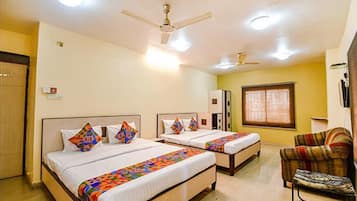 Family Room | Egyptian cotton sheets, premium bedding, in-room safe, soundproofing