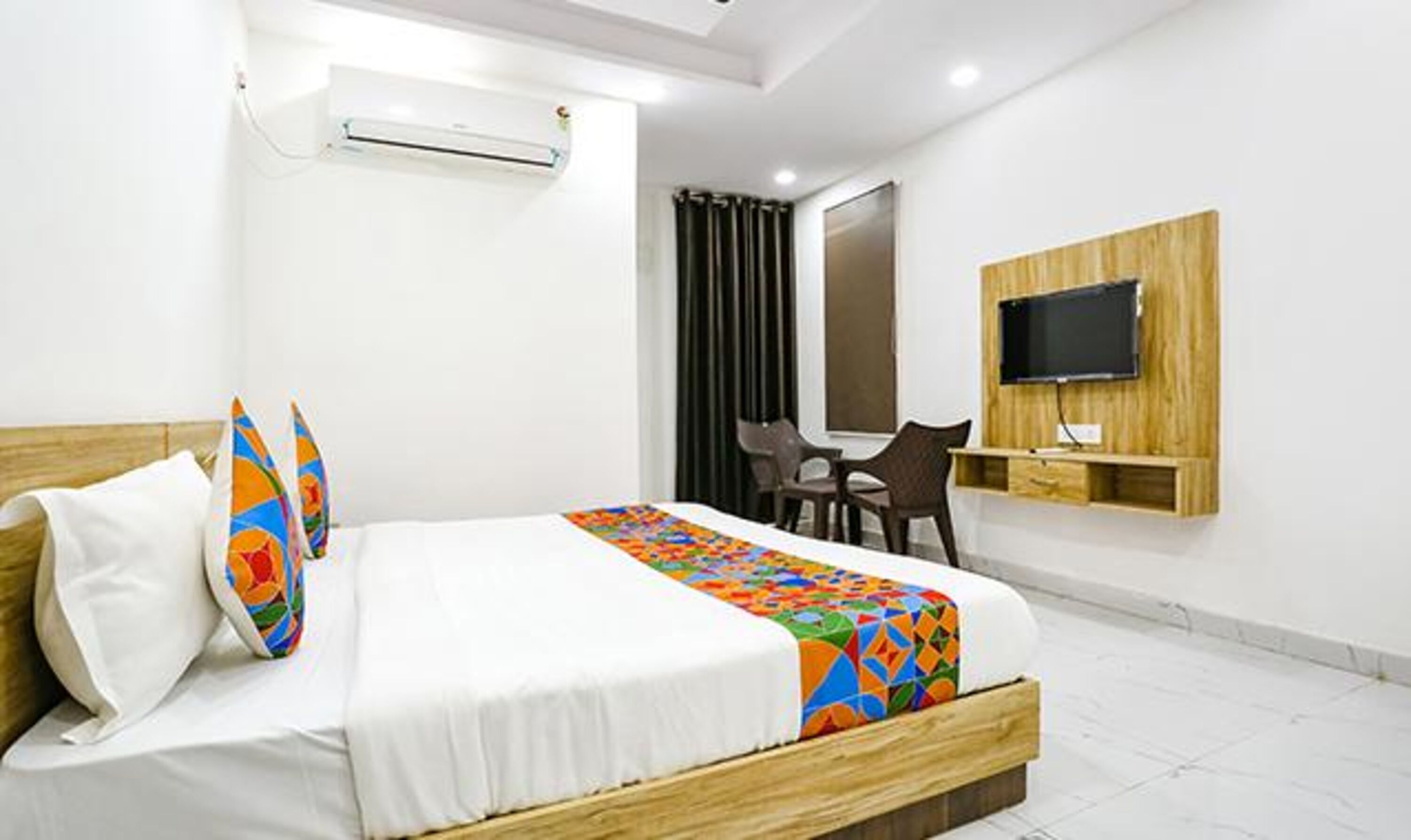 Egyptian cotton sheets, premium bedding, in-room safe, soundproofing