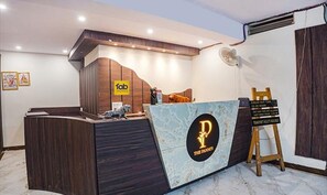 Reception - Fabhotel The Pannis (Bhopal)