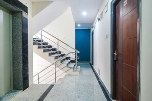 Lobby - FabHotel Broholic Suites I (Hyderabad)