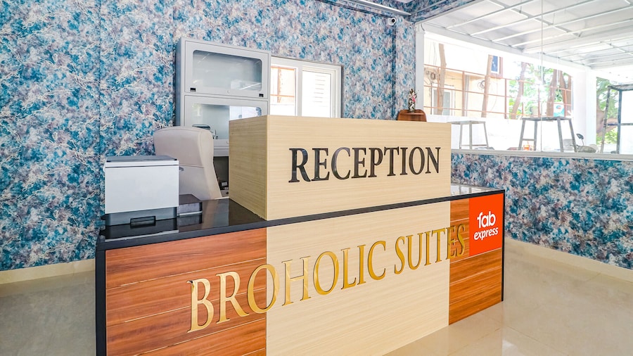 FabHotel Broholic Suites I