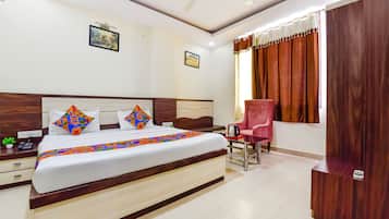 Kamar Deluks | Seprai katun Mesir, seprai premium, brankas, dan Wi-Fi gratis