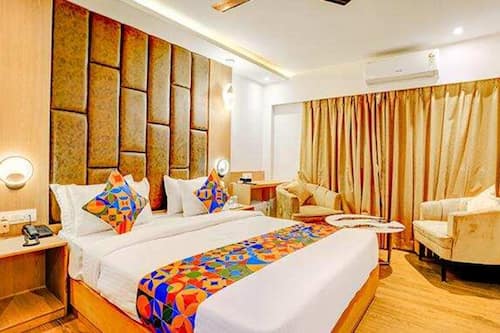 Premium Room | Egyptian cotton sheets, premium bedding, in-room safe, free WiFi
