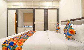 Egyptian cotton sheets, premium bedding, in-room safe, free WiFi