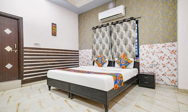 Egyptian cotton sheets, premium bedding, in-room safe, free WiFi