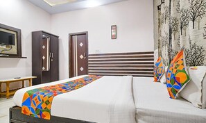 Egyptian cotton sheets, premium bedding, in-room safe, free WiFi