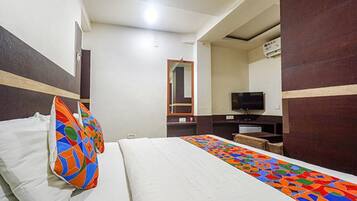 Deluxe Room | Egyptian cotton sheets, premium bedding, in-room safe, free WiFi
