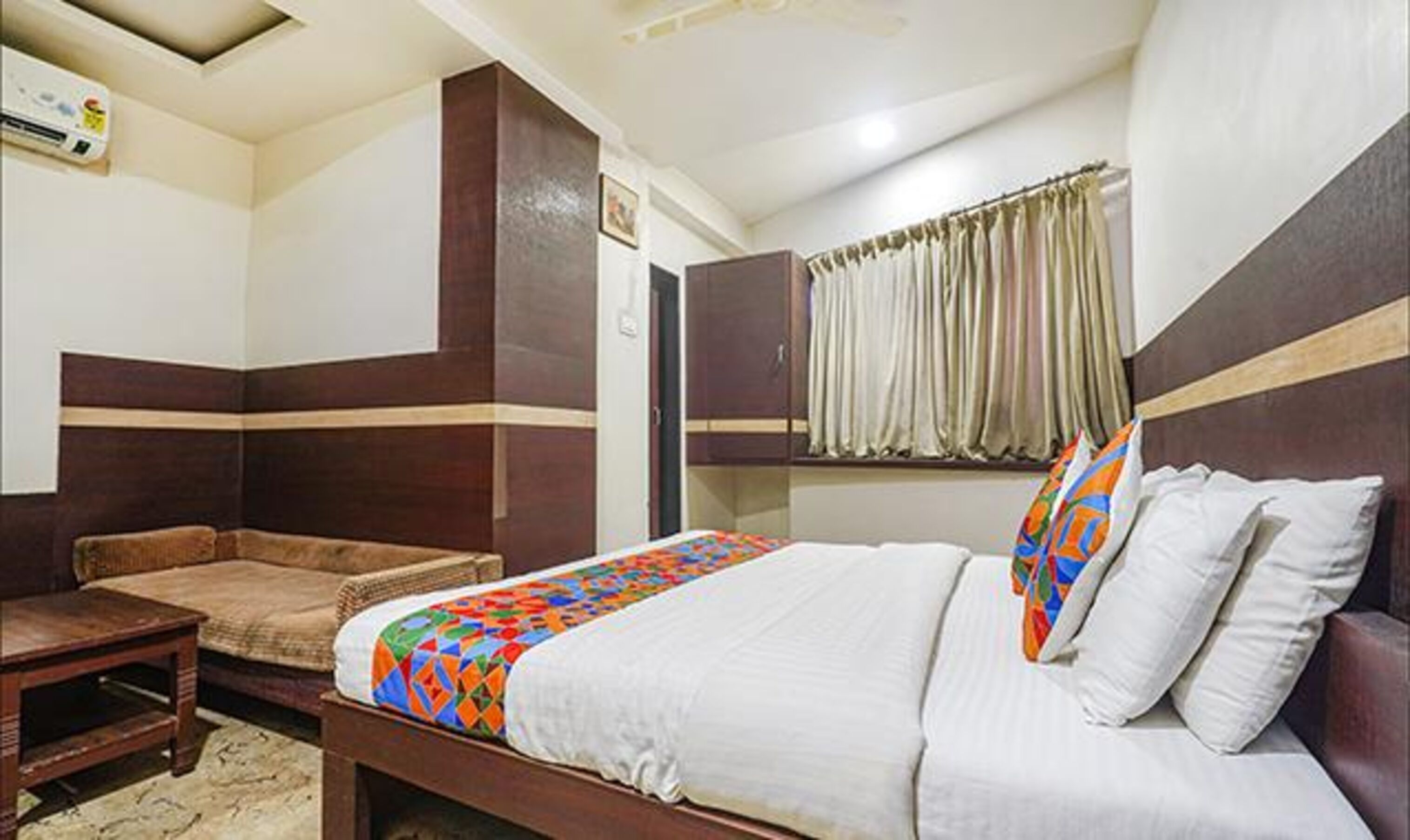 Foto - FabHotel Shravan - Nr Eternity Mall
